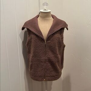Varley Aspen Gilet Ash Taupe Sherpa Zip-Up Vest